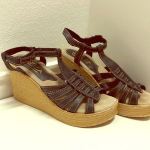 Adorable Sbicca Brown Wedge Sandles!